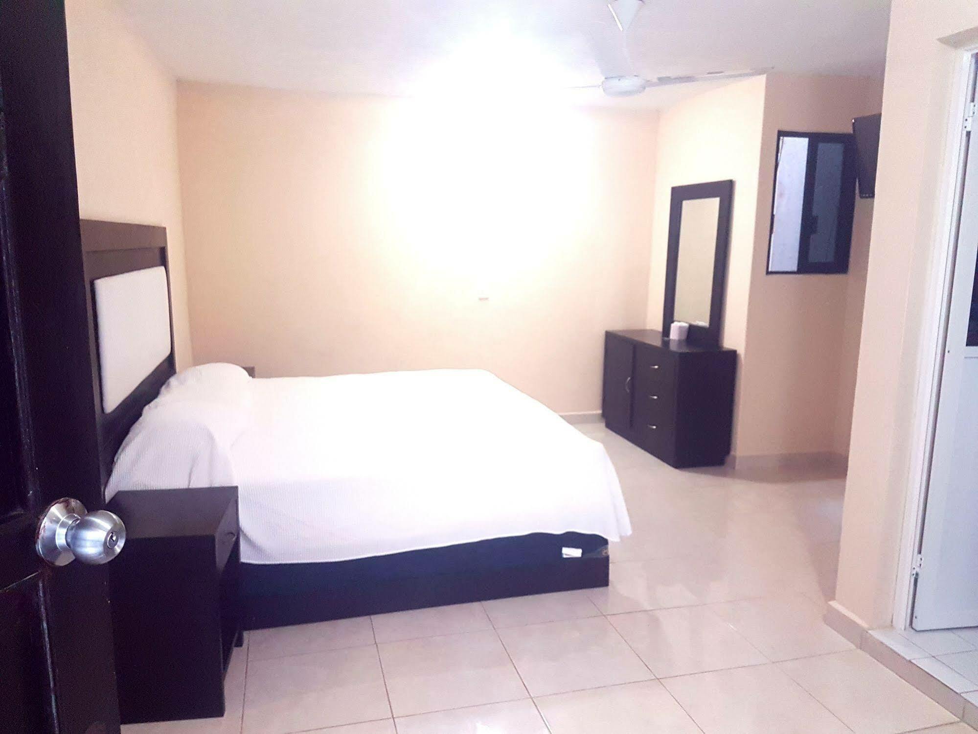 Hotel Jardin Cancun Exterior photo